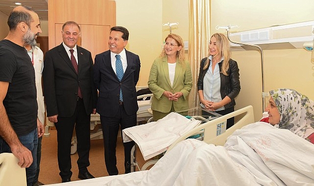 Başkan Ovalıoğlu, metrobüste doğan bebeği ziyaret etti.- Forum Haber