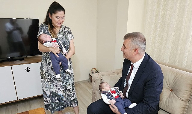Başkan Sezer’den ikiz bebeklere hoş geldin sürprizi- Forum Haber