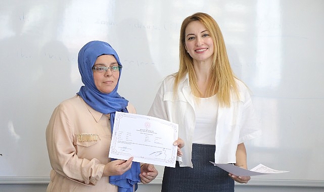 Çankayalı kadınlar okuma yazma sertifikalarını aldı.- Forum Haber