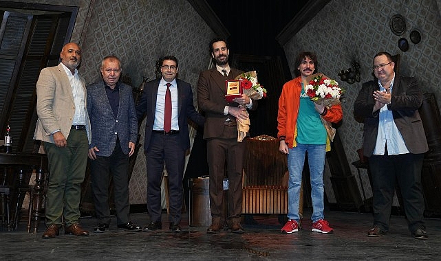 İBB Şehir Tiyatroları, 9. Adana Şehir Tiyatroları Festivali’nde seyirciyle buluştu.- Forum Haber