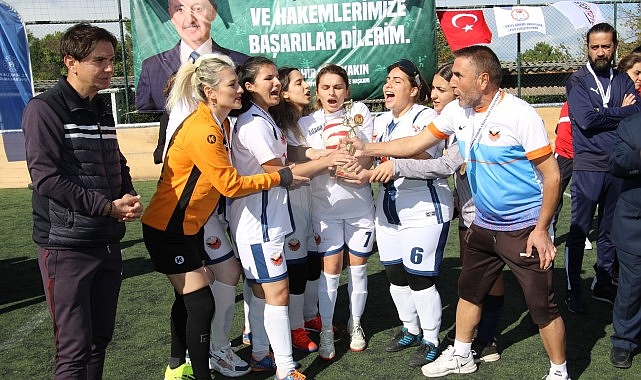 Kadınlar futbol oynarsa dünya yerinden oynar- Forum Haber