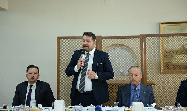 Kahramankazan Belediye Başkanı Selim Çırpanoğlu, 19 Ekim Muhtarlar Günü kapsamında mahalle muhtarları ile bir araya geldi.- Forum Haber