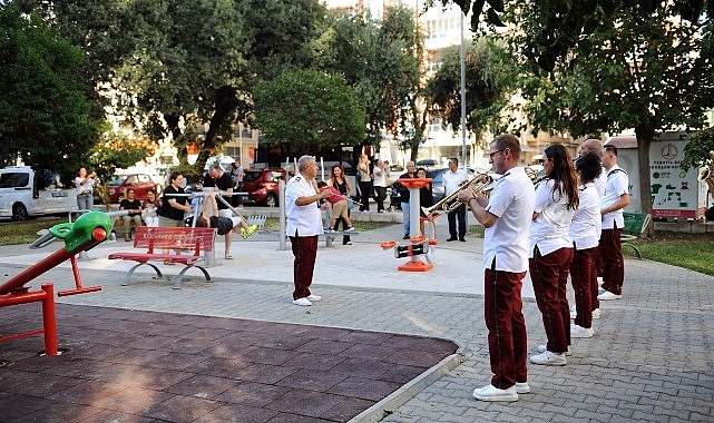 Karşıyaka Belediye Bandosu’ndan coşku dolu sokak konserleri- Forum Haber