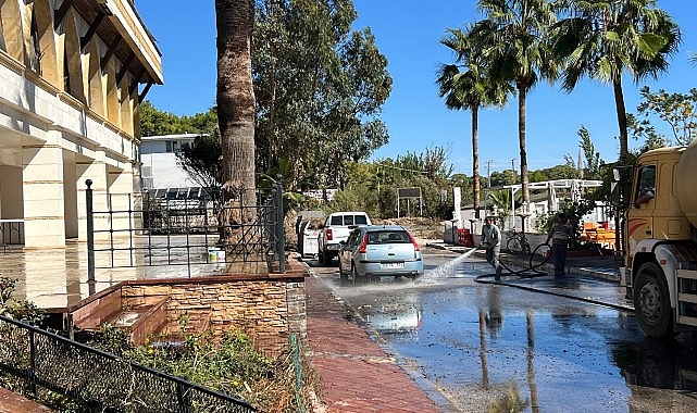Kemer’de yeşil alanlarda bakım çalışması- Forum Haber