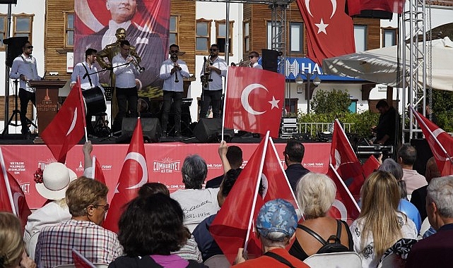 Menderes’te 7’den 70’e Cumhuriyet sevinci- Forum Haber