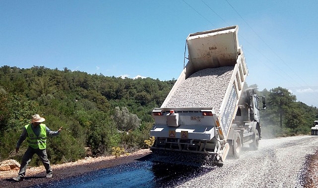 Muğla Büyükşehir Belediyesi 2024 yol programı kapsamında 10 ilçede 184 bin metre yol çalışmasını tamamladı. – Forum Haber