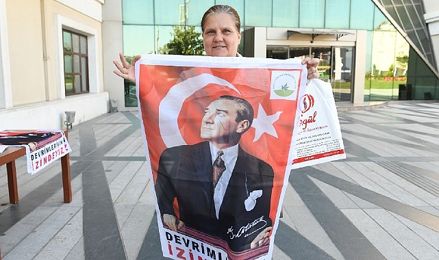 Osmangazi Belediyesi 10 bin Ata Posteri dağıtıyor- Forum Haber