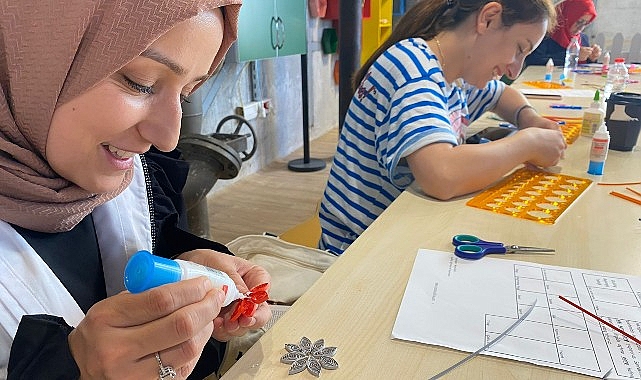 Quilling kâğıtlarını sanata dönüştürdüler- Forum Haber