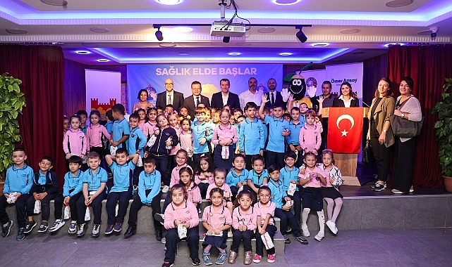 Zeytinburnu Belediyesi ve Koç Üniversitesi Hastanesi, “Sağlık Elde Başlar” projesiyle 5 bin ilkokul öğrencisine el yıkama eğitimi vermeyi hedefliyor.- Forum Haber