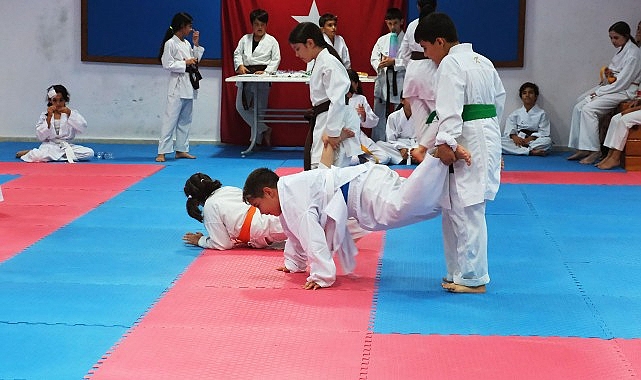 Kemer Belediye karate takımı kuşak atladı- Forum Haber