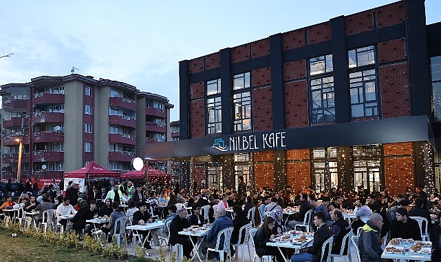 Başkan Şadi Özdemir gençlerle iftarda buluştu- Forum Haber
