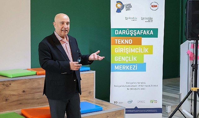 Darüşşafakalı Yazar İsmail Hayri Cem’in yeni kitabı için imza günü düzenlendi- Forum Haber
