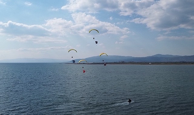 İznik’te paramotor gösterisi büyük beğeni topladı.- Forum Haber
