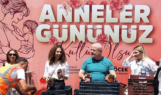 Büyükşehir’den ‘Annelere’ 25 bin çiçek- Forum Haber