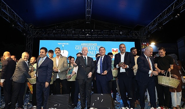 26. Merkezefendi Geleneksel Tıp Festivali Mesir Macunu Dağıtımı ve Uğur Işılak Konseriyle Başladı- Forum Haber