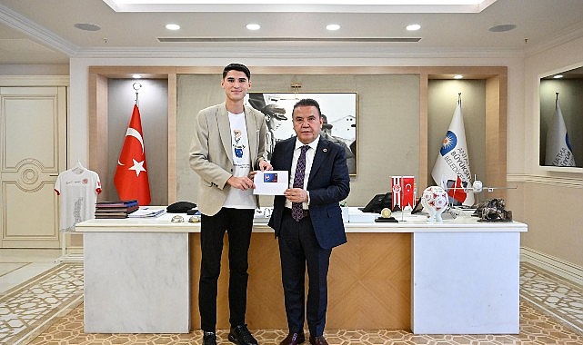 Başkan Böcek’e “Genç Kart”ı anlattı- Forum Haber