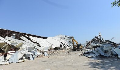 Çalı’da 2 bin 300 metrekarelik kaçak depo yıkıldı- Forum Haber