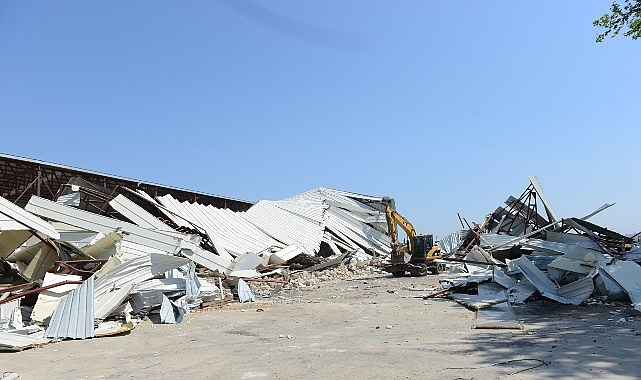 Çalı’da 2 bin 300 metrekarelik kaçak depo yıkıldı- Forum Haber