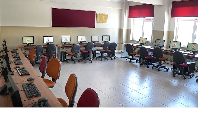 İETT’nin gençlere teknoloji desteği sürüyor.- Forum Haber