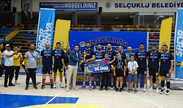 Konya Büyükşehir’in İlçeler Arası Voleybol Turnuvası’nda Şampiyon Hüyük- Forum Haber