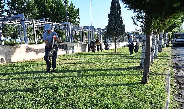 Salihli Belediyesi Temizlik İşleri ile Park ve Bahçeler Müdürlüğü ekiplerimiz, Gümüşçayı ve Kurşunlu piknik alanlarını titizlikle temizleyerek pırıl pırıl hale getirdi.- Forum Haber
