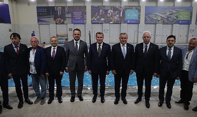 Zeytinburnu’na Kazandırılan 3’üncü Yüzme Havuzunun Açılışını Gençlik ve Spor Bakanı Osman Aşkın Bak Yaptı- Forum Haber